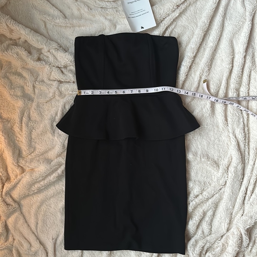 ALICE + OLIVIA
Strapless Peplum Mini Dress
Size: M | US 8 - Picture 6 of 6